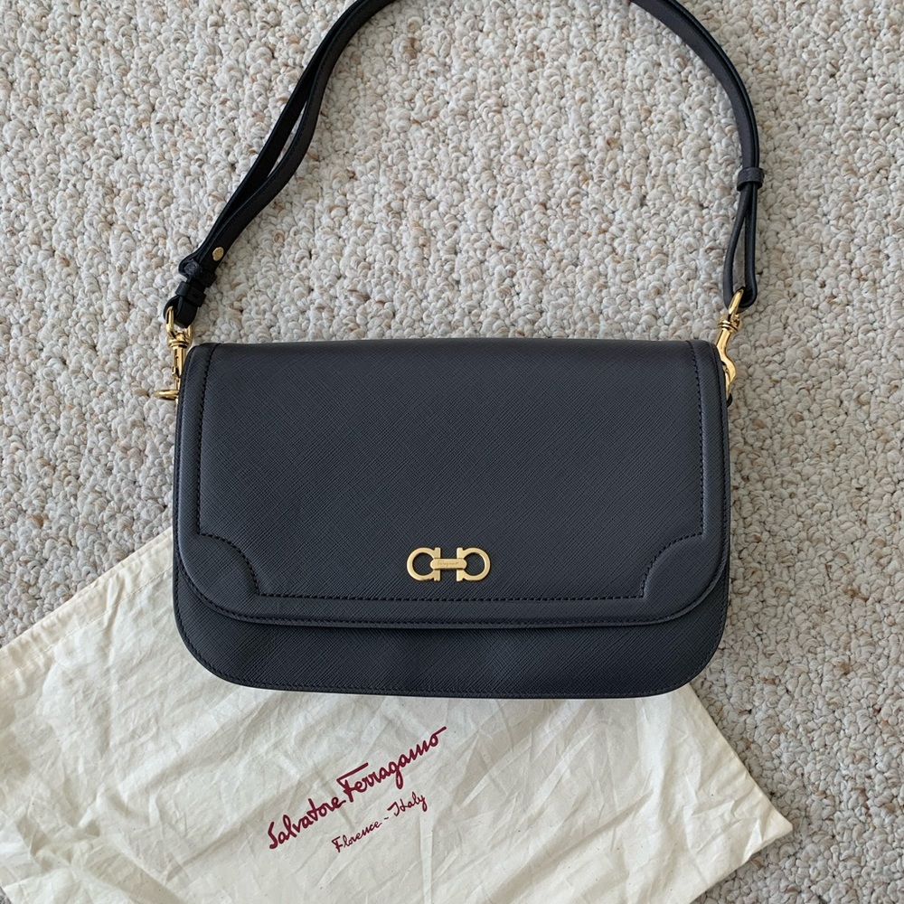 Salvatore Ferragamo shoulder/crossbody handbag. - Picture 3 of 8